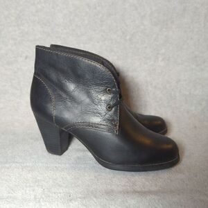 Clarks Women's Bergen Ankle Boot 7.5 Block Heel Lace Up Bootie Black Leather